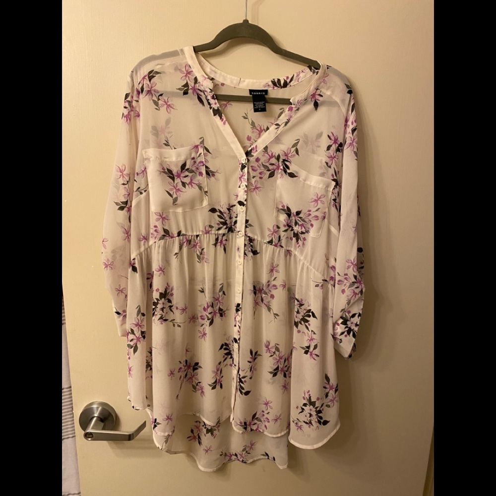 Gorgeous romantic Torrid top.